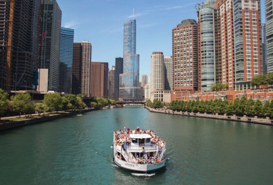 Chicago: 1.5-Hour Lake and River Architecture Cruise - Down the Chicago River: buildings you’ll recognize right away
