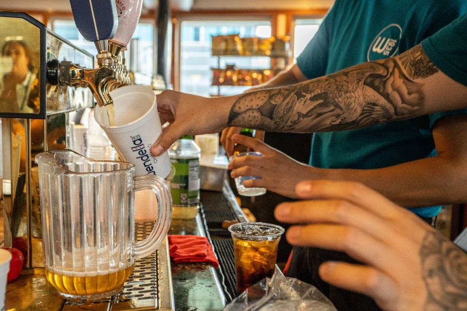 Chicago: 1.5-Hour Scenic Sunset Lake Cruise - Food and Drinks: A Cash Bar That Doesn’t Turn It into Dinner