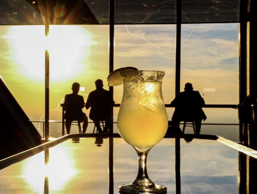 Chicago: 360 Chicago Observation Deck Sip and View Ticket - Magnicity app: using your phone to read the skyline