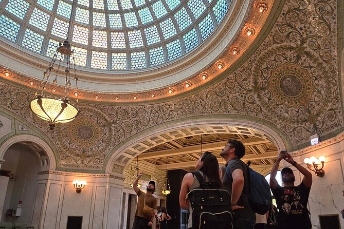 Chicago Architecture and True Crime Tour - Palmer House Hilton Historic Lobby: stepping into history before the darker stories hit