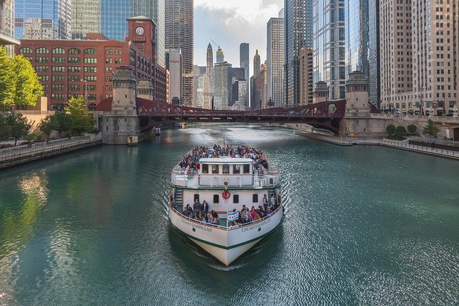 Chicago Architecture Center River Cruise aboard First Lady - Why the Chicago Architecture Center River Cruise Feels Like a Fast Intro