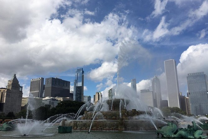 Chicago City Minibus Tour - Nightlife District, Brownstones, and the Playboy Mansion Sightline