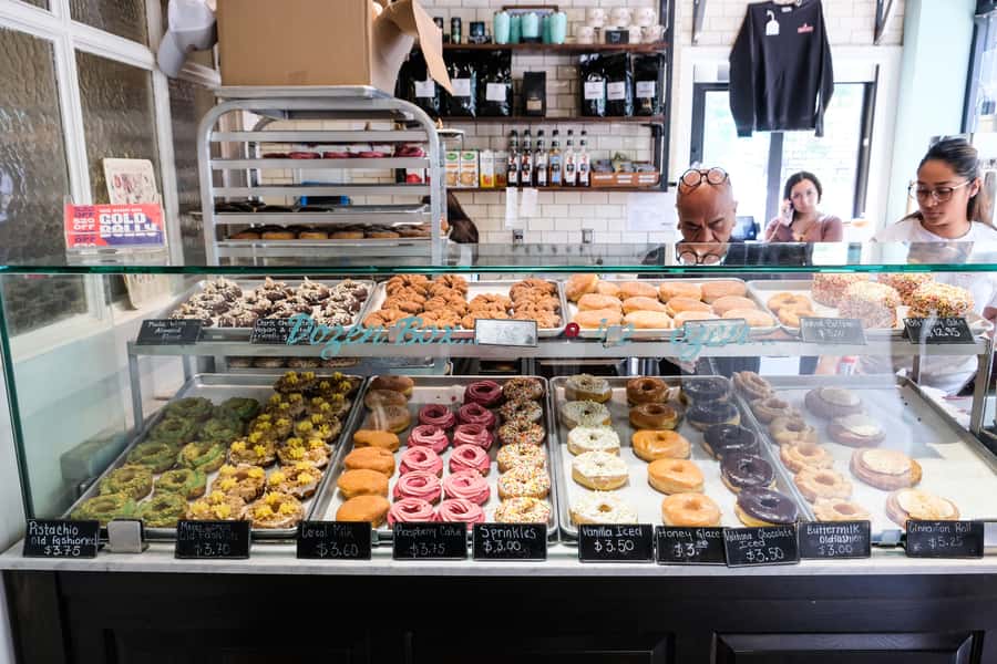 Chicago: Downtown Donut Tour with Tastings - Where You Meet and How the Tour Starts at Doughnut Vault