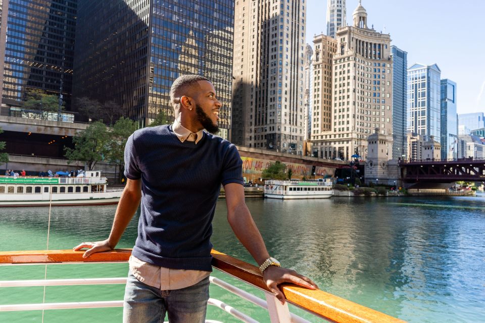 Chicago: Explorer Pass Save up to 50% - includes SkyDeck - Architecture and boats: Shoreline River Cruise and skyline lake tours
