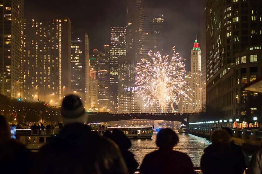 Chicago: Fireworks Cruise with Lake or River Viewing Options - Key things to know before you go