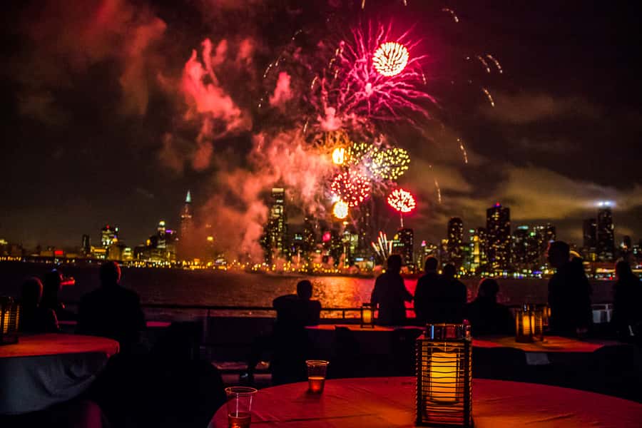 Chicago: Fireworks Cruise with Lake or River Viewing Options - Cruise Route 101: Wolf Point to the Locks and Back to Navy Pier