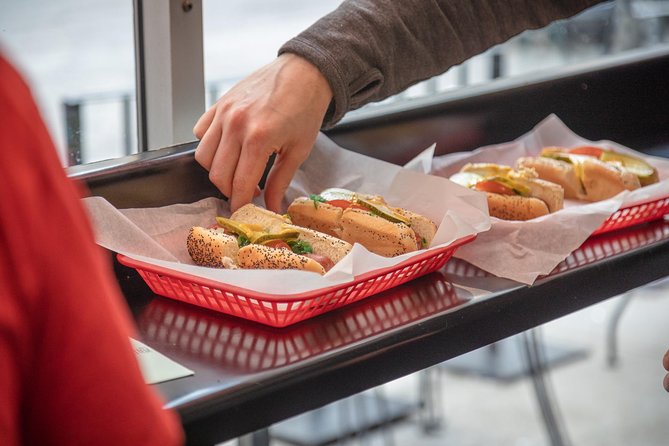 Chicago Food Tour: Taste the City’s Most Iconic Eats - Guides, Stories, and the Local Tips That Extend Your Day