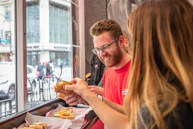 Chicago Food Tour: Taste the City’s Most Iconic Eats - Meeting at the Chicago Theatre and Staying On Time