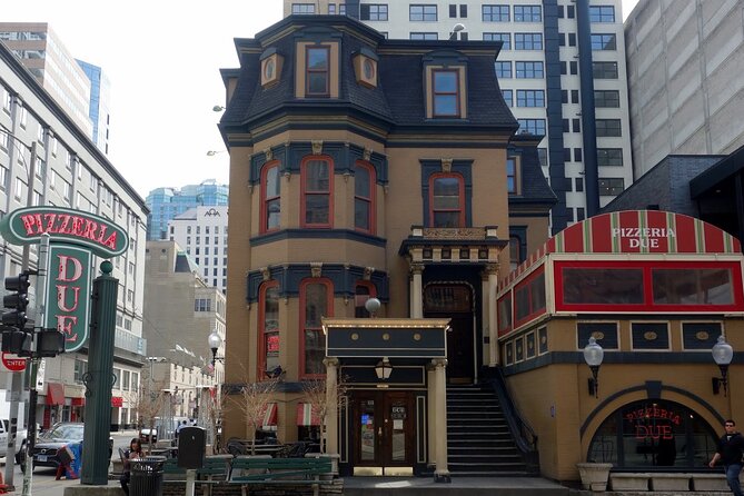 Chicago Gangster and Food Walking Tour - Gold Coast and the Chicago Dawg: a fast classic with old-school staying power