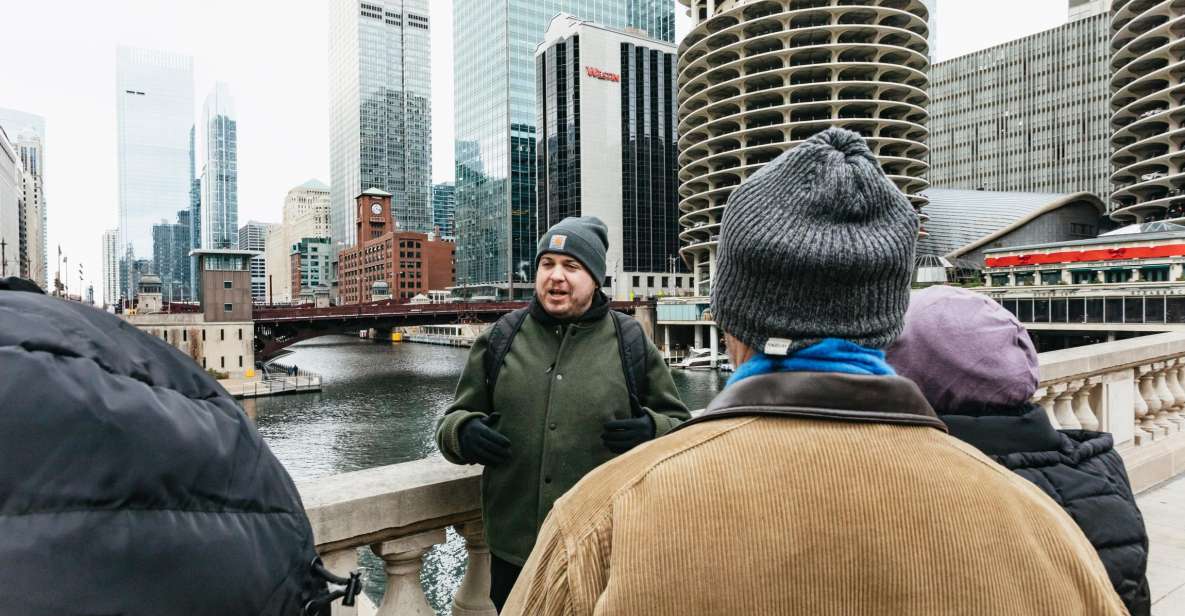 Chicago: Gangsters and Ghosts Guided Walking Tour - Starting at Hoyt’s Tavern: setting the tone fast