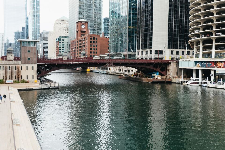 Chicago: Gangsters and Ghosts Guided Walking Tour - Inside Congress Plaza Hotel: the 12th-floor legend