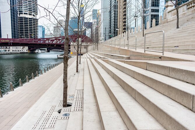 Chicago Haunted Ghost Tour GPS Self-Guided Walking Tour - Stop 1: S.S. Eastland Memorial and the shipwreck story