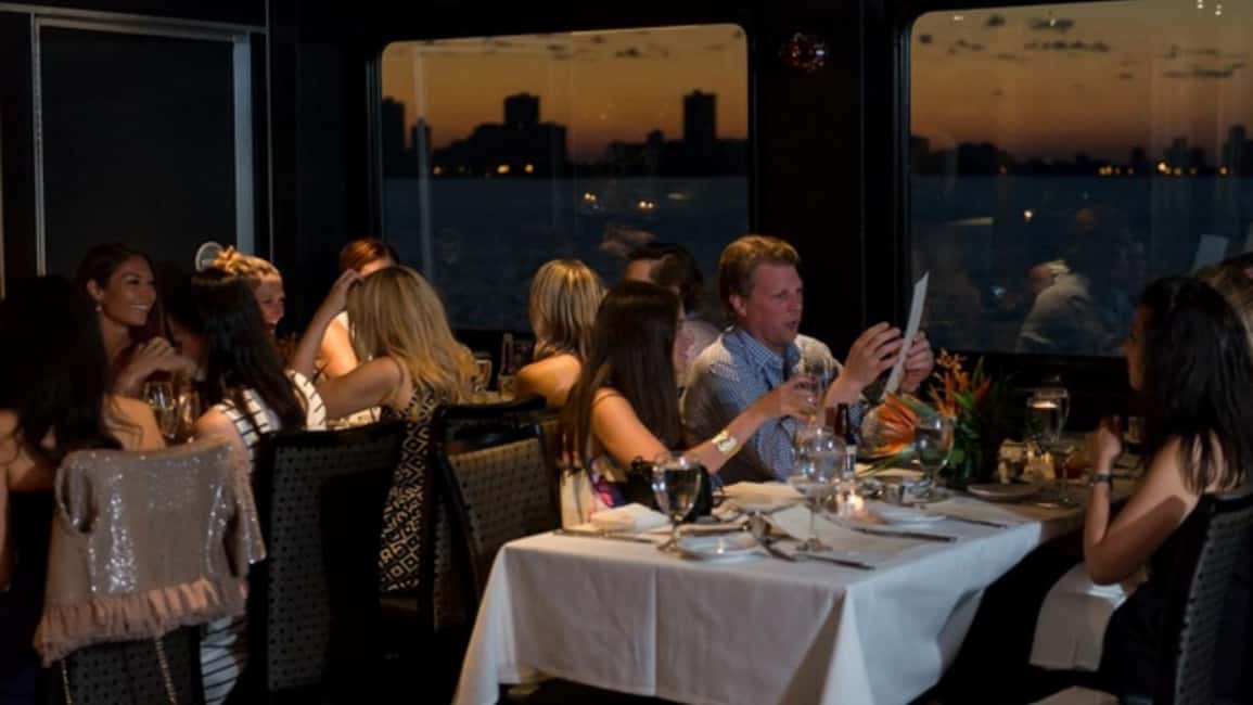 Chicago: Lake Michigan Lunch or Dinner Cruise - Should you book the Chicago Lake Michigan Lunch or Dinner Cruise?