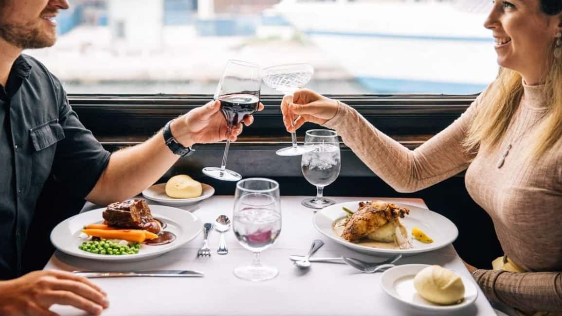 Chicago: Lake Michigan Lunch or Dinner Cruise - DJ, dance floor, and the best way to pick your cruise mood