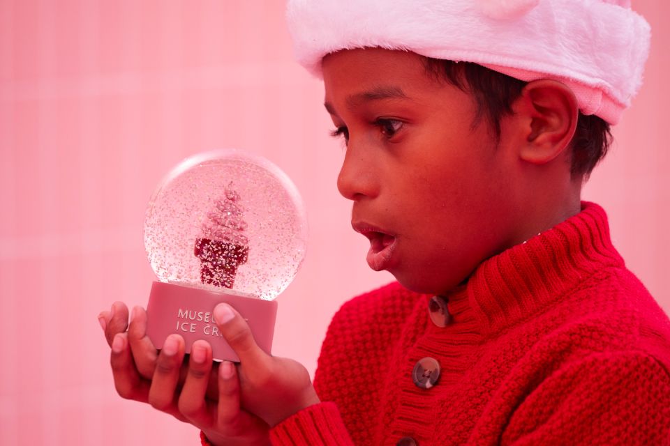 Chicago: Museum of Ice Cream Entry Ticket - Sprinkle Pool and the Chicago Sprink-L line: the two biggest wow-moments
