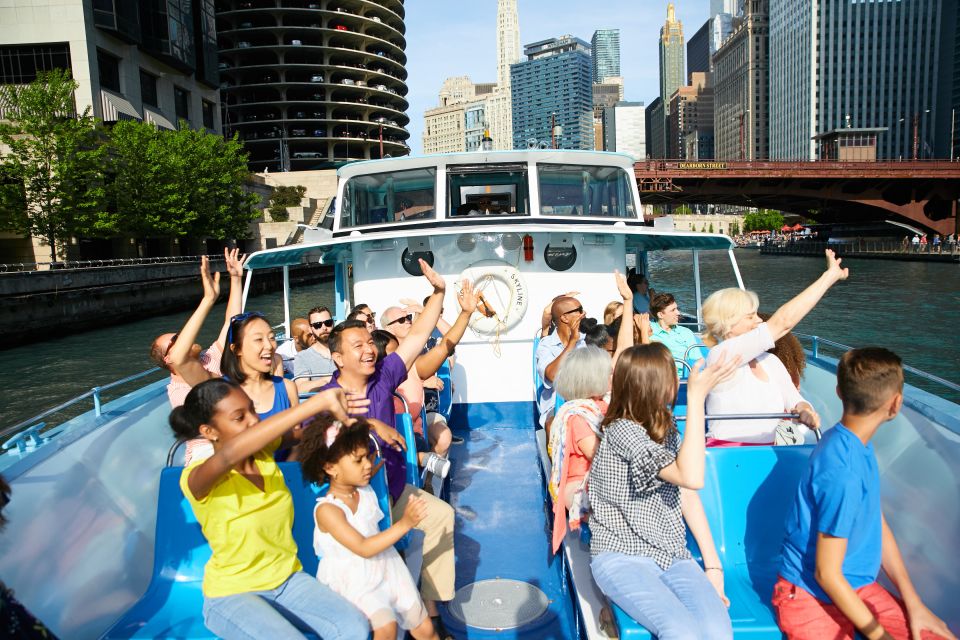 Chicago: Narrated Sightseeing River and Lake Cruise - The first act: Chicago River architecture up close