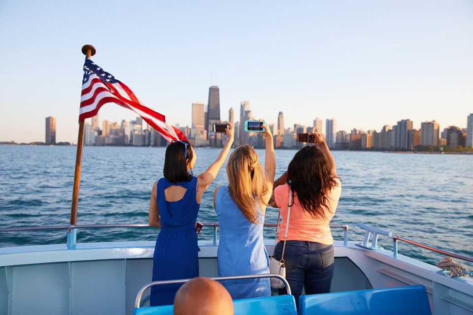 Chicago: Narrated Sightseeing River and Lake Cruise - Camera strategy: getting skyline shots without turning it into a chore