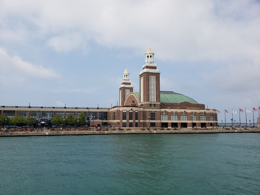 Chicago: Narrated Sightseeing River and Lake Cruise - The engineering show: experiencing Chicago Harbor Lock