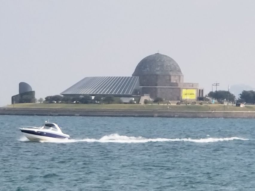 Chicago: Narrated Sightseeing River and Lake Cruise - Food, drinks, and keeping it simple