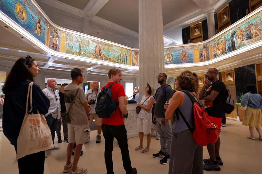Chicago: Prohibition-Era Culture & Architectural Treasures - The Chicago River to the Riverwalk: Willis Tower Views and Art Deco Details