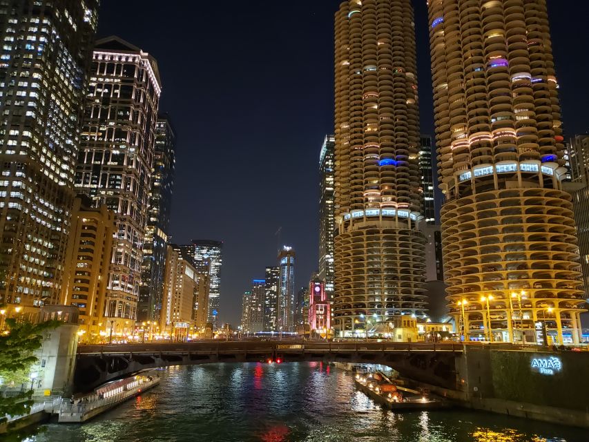 Chicago River: 1.5-Hour Guided Architecture Cruise - Cash Bar Comfort: Local Drinks, Garrett’s Popcorn, and Non-Alcoholic Options