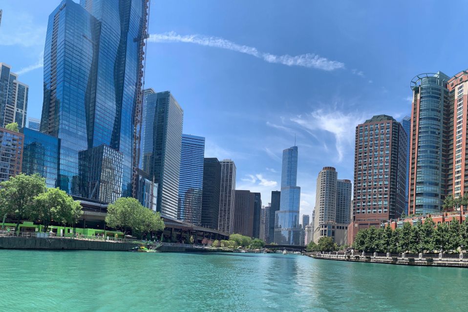 Chicago River: 1.5-Hour Guided Architecture Cruise - DuSable Bridge to Wolf Point: The Main Branch Walkthrough