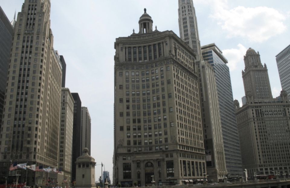 Chicago River: 1.5-Hour Guided Architecture Riverboat Tour - Getting on board: what the boat ride feels like in real life