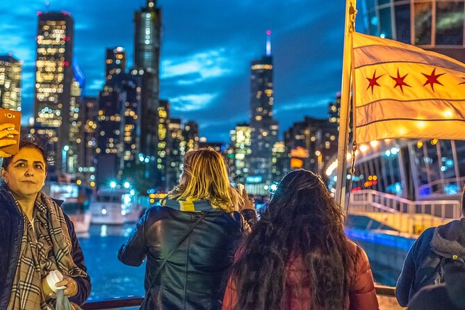 Chicago River 45-Minute Architecture Tour from Magnificent Mile - Size and flow: a small group feel on a big-city icon run