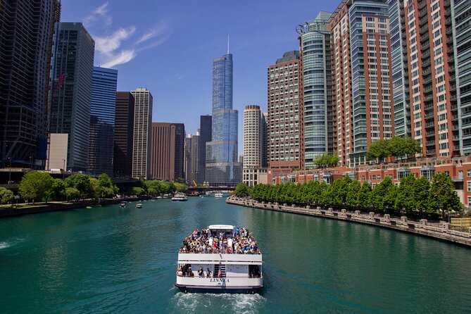 Chicago River 45-Minute Architecture Tour from Magnificent Mile - Where you meet the boat at the Wrigley Building