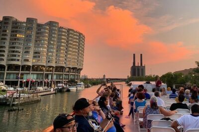 Chicago River 90-Minute Architecture Boat Tour - The 90-minute route: how you get three river branches in one sitting