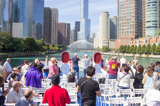 Chicago River 90-Minute Architecture Tour - The 90 Minutes Route: From the Wrigley Area to the River’s Big Icons