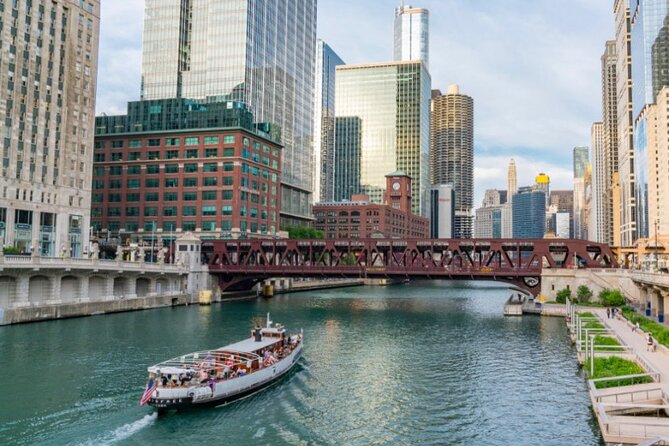 Chicago River Cocktail Cruise - A 90-minute Chicago River cruise that turns skyline photos into a story