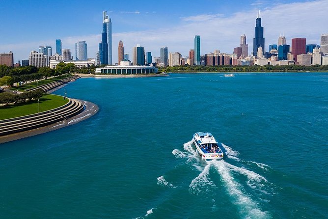 Chicago Sightseeing River and Lake Cruise - What the guide actually brings to the trip