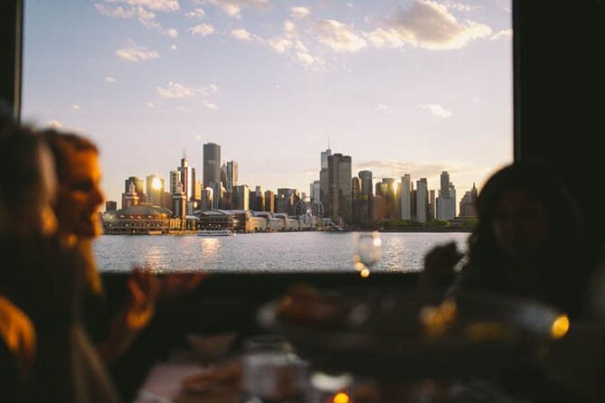Chicago Signature Dinner Cruise on Lake Michigan - Willis Tower Views From the Water: The Icon That Always Works
