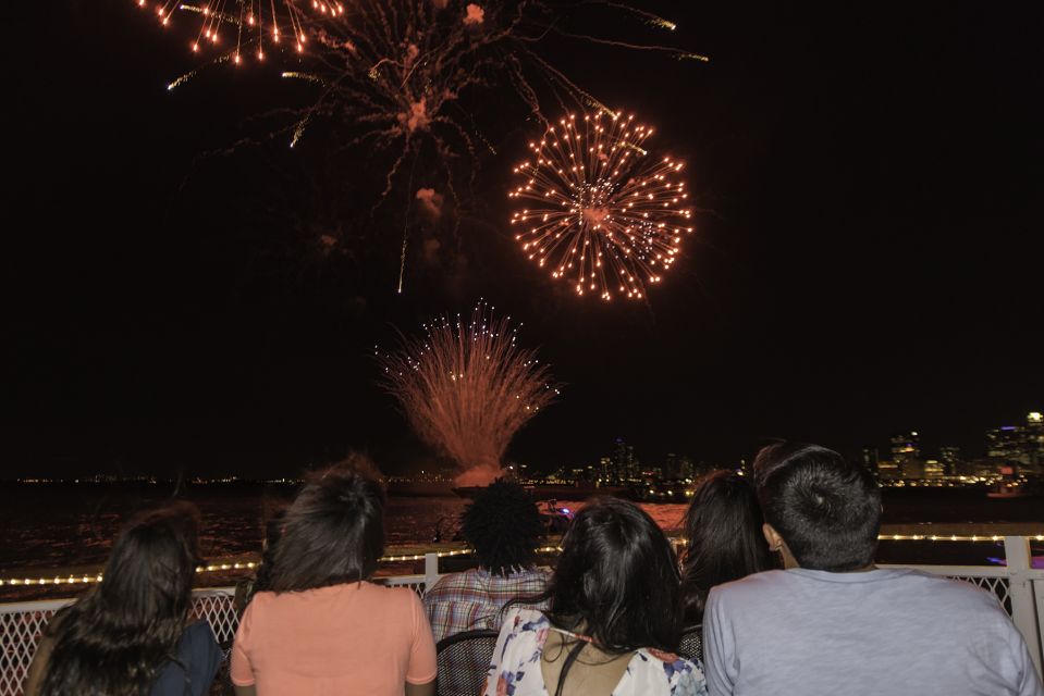 Chicago: Summer Fireworks Cruise with 3D Glasses and Music - Navy Pier Fireworks From Lake Michigan: The View Strategy for Photos