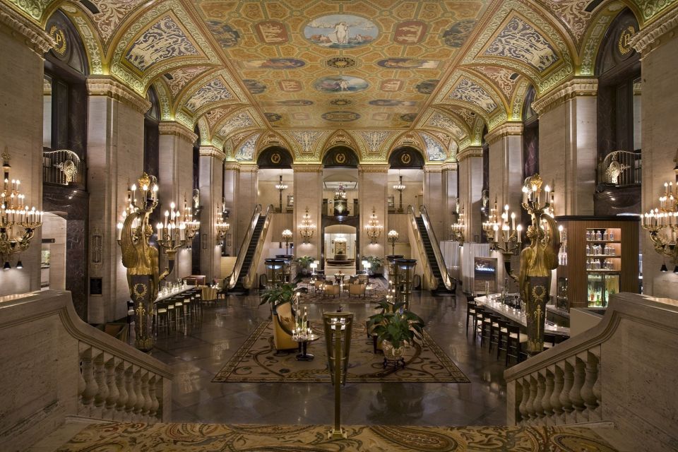 Chicago: Treasures of the Golden Age Walking Tour - Meeting at Chicago Architecture Center and getting extra value from the exhibits