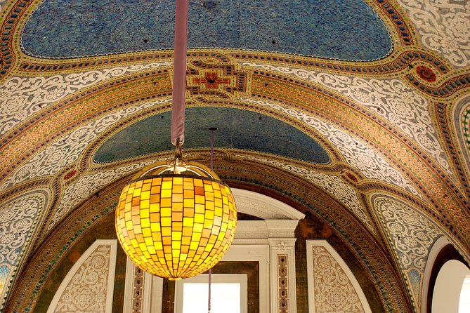 Chicago Walking Tour: Historic Treasures of Chicago - A Loop walking tour that stays human-sized