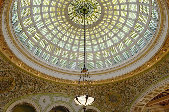 Chicago Walking Tour: Historic Treasures of Chicago - Start strong: Chicago Architecture Center galleries and a docent intro