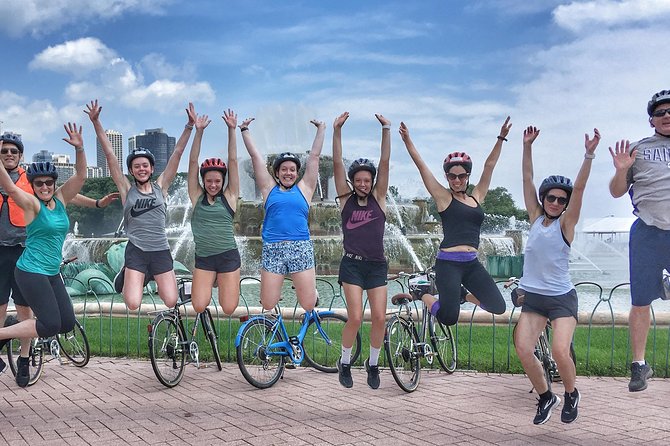Chicago's Ultimate City Bike Tour - Field Museum area: dinosaur attraction with skyline-and-stories energy