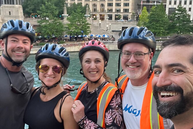Chicago's Ultimate City Bike Tour - Shedd Aquarium and Adler Planetarium: quick looks, admissions not included
