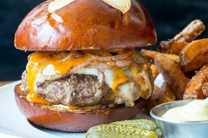 Chicago's West Side Foodie Ride Bike Tour - Starting in Streeterville, then gliding onto the Lakefront Trail