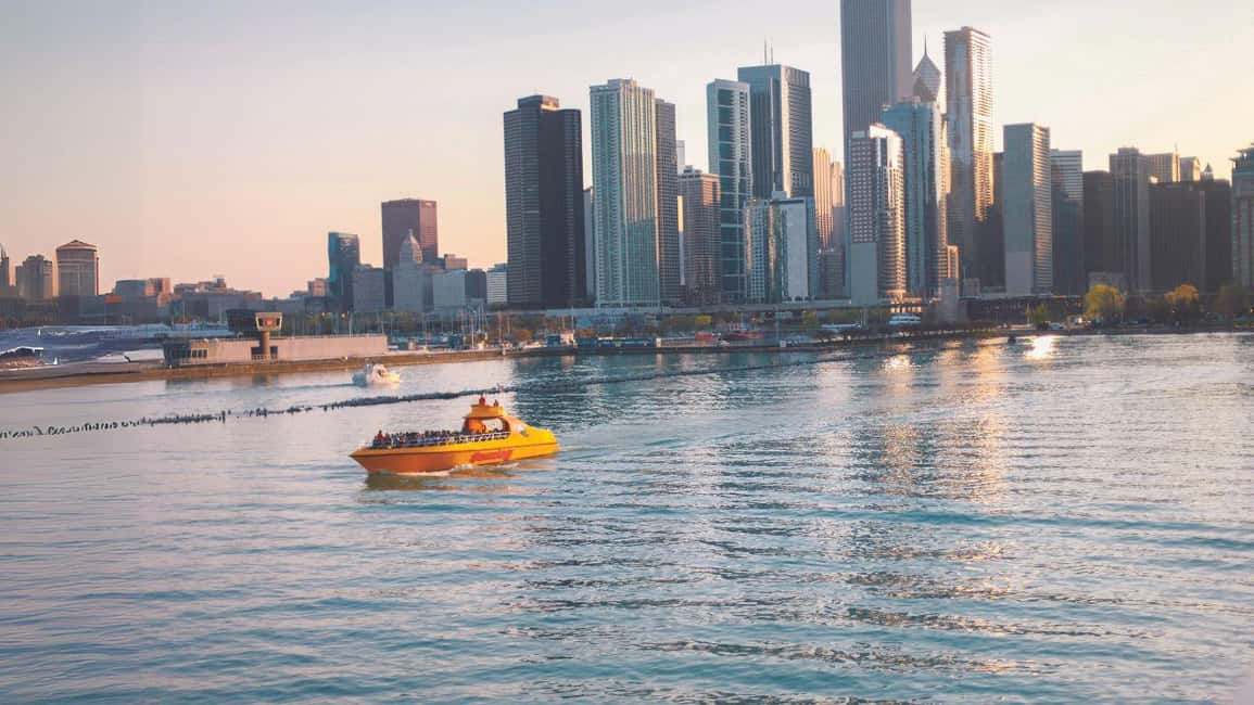 City Cruises Chicago: 75-min Speedboat Architecture Cruise - Chicago Harbor Lock to NBC Tower: Exiting Toward Lake Michigan