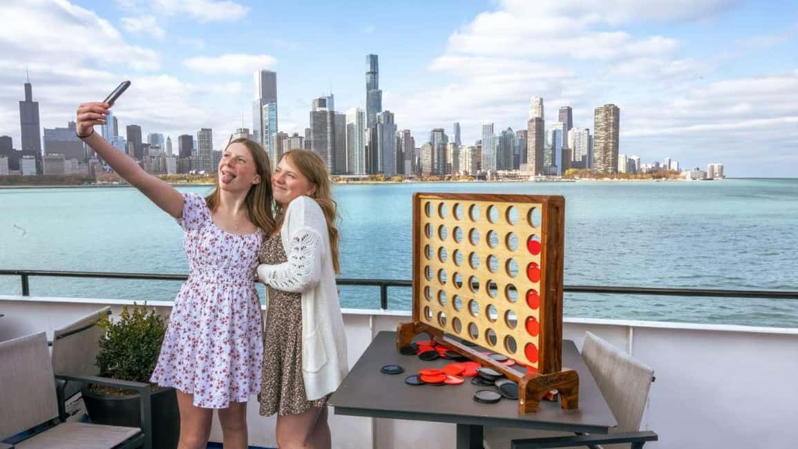 City Cruises Chicago: Lake Michigan Lunch or Dinner Cruise - Two hours on the water: how the skyline viewing works