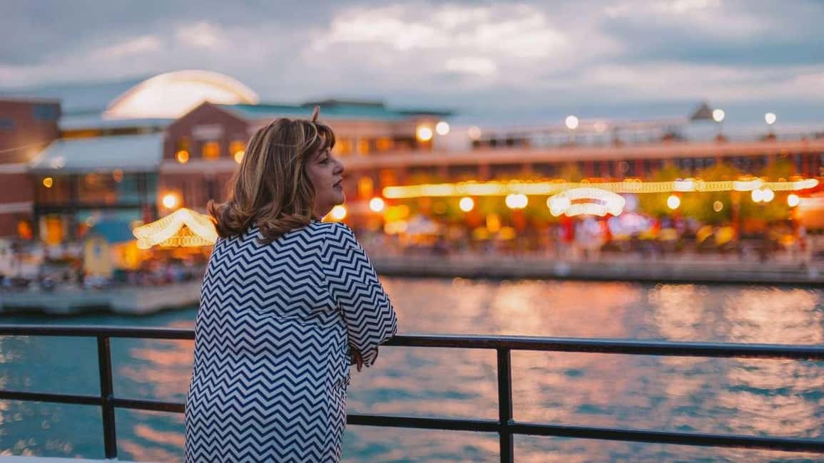 City Cruises Chicago: Lake Michigan Lunch or Dinner Cruise - Cocktails and drinks: what’s included vs. what costs extra