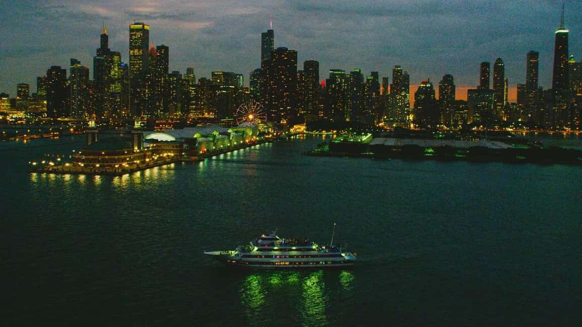City Cruises Chicago: Lake Michigan Lunch or Dinner Cruise - Service and comfort: why the meal feels smoother than a land buffet