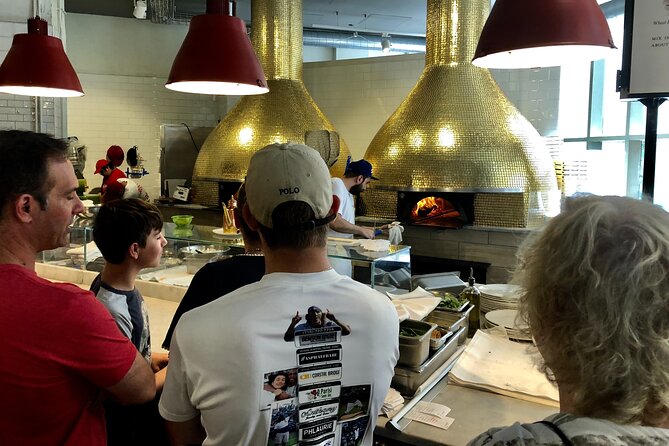 Downtown Chicago Walking Pizza Tour - Stop 1 in River North: comparing pizza style by style