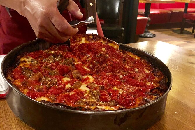 Downtown Chicago Walking Pizza Tour - Stop 2 in the Loop: the Chicago classics and myth-busting moments