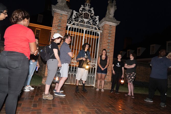 Embers of the Windy City: Chilling Chicago Ghost Tours - Stop 3: Red Lion Pub, Tudor vibes, and pub hauntings
