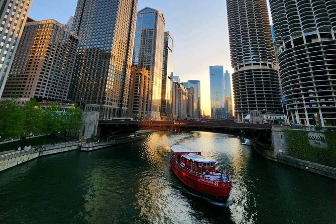 Historical and Architectural Chicago Fireboat River & Lake Cruise - A Fireboat Cruise With Lake Views and River Facts in One Ticket