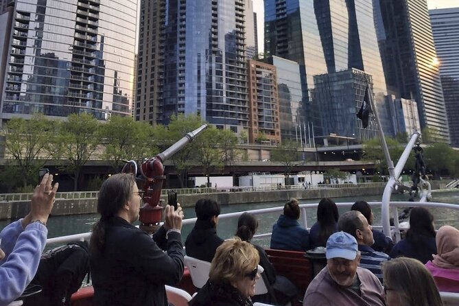 Historical and Architectural Chicago Fireboat River & Lake Cruise - The Best Part for Many People: Humor and Storytelling From the Guide